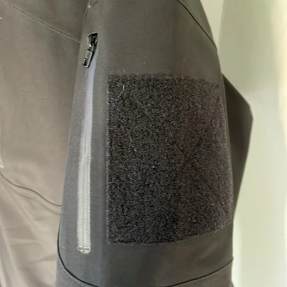 5.11 Men's Medium SABRE JACKET 2.0Tactical Wind and water repellant